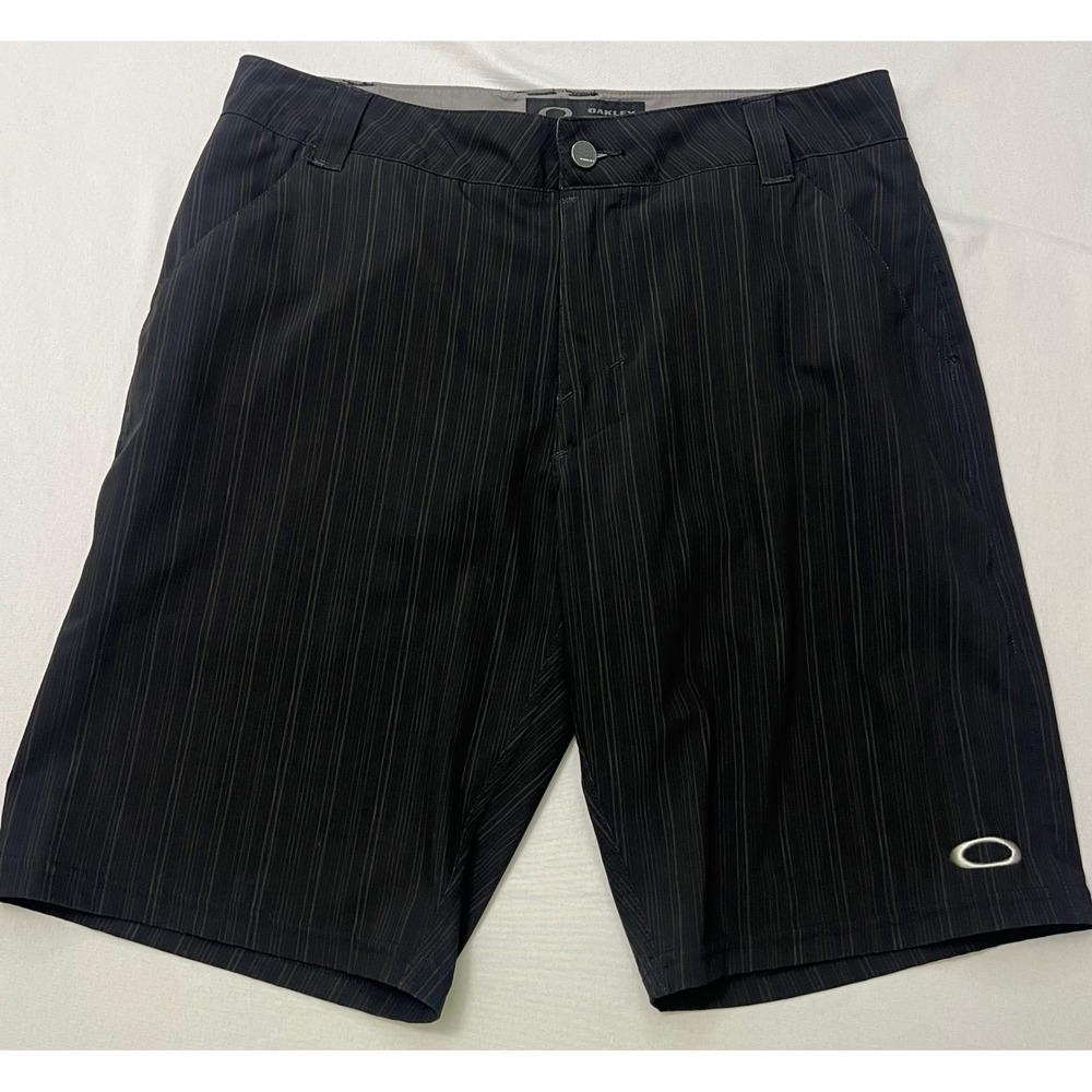 Oakley Golf Shorts Men's 32 Black Pinstripe Stretch Performance FlatFront Casual